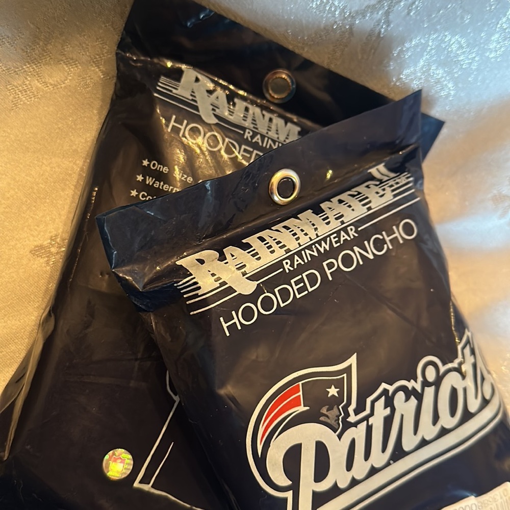 2 New England Patriots Collector’s Rain Poncho (NWT) - Picture 6 of 6
